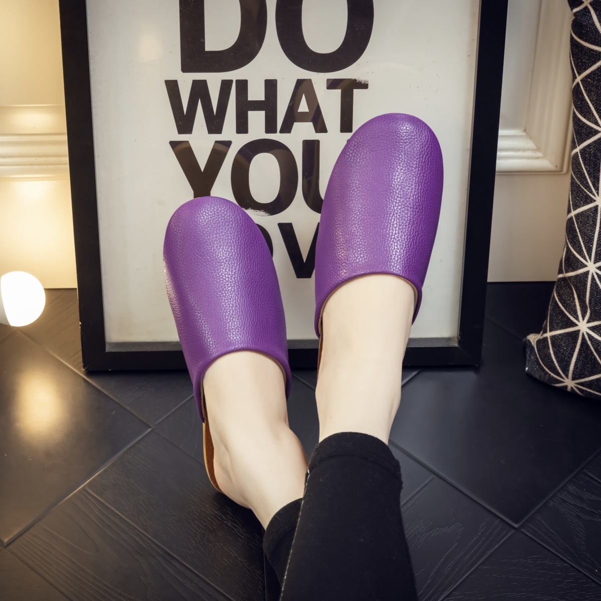 Модные черные кожаные тапочки  – обзор и цена Flip Flop Leather Men